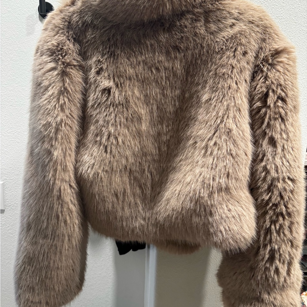 ALO Opulent Faux Fur Cropped Jacket - Picture 10 of 14